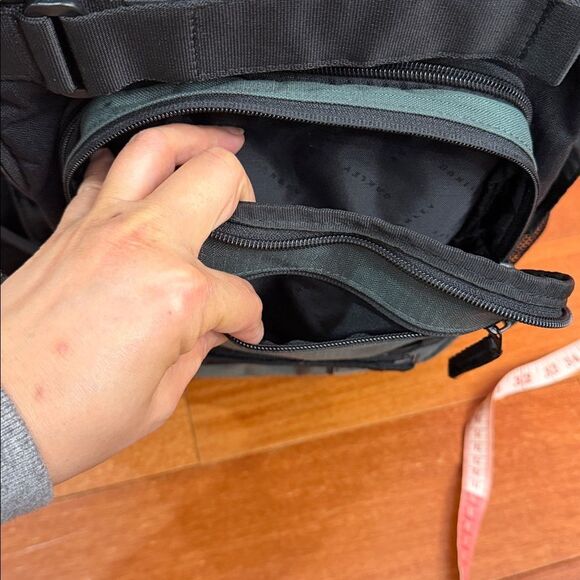 NWT Oakley Multifunctional Hydrolix Smart Backpack detachable crossbody bag - Picture 14 of 16